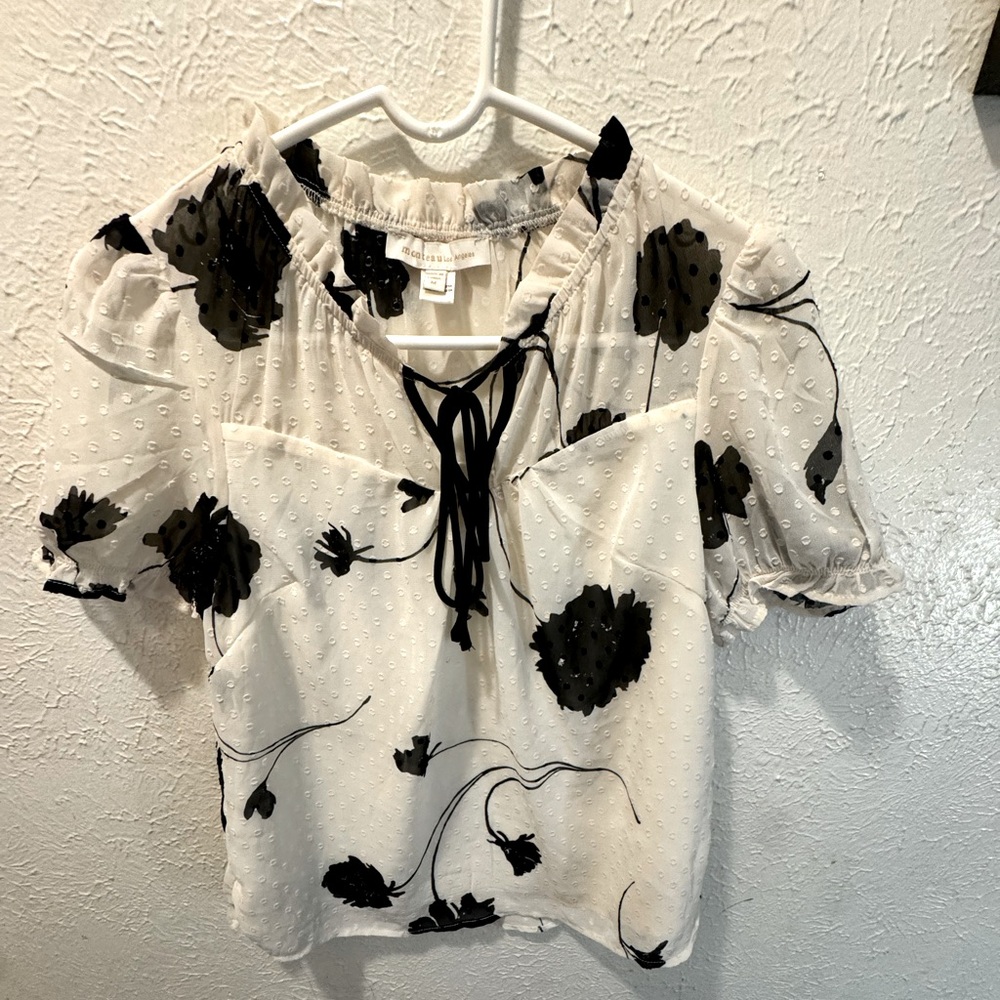 Monteau Black and white floral swing top
